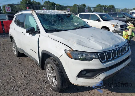 2022 Jeep Compass Latitude 4X4 z USA, uszkodzony, nr VIN 3C4NJDBBXNT123520